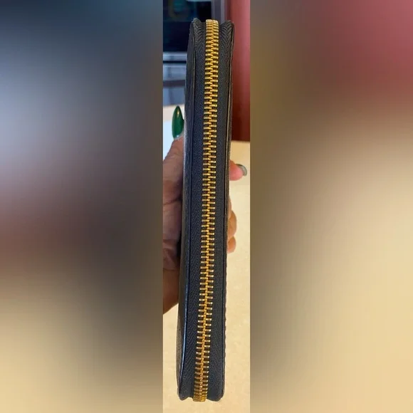 CHLOE Black Leather Zip Around Wallet w/Authentication Card/Box/Dust Bag, EUC - Picture 8 of 10